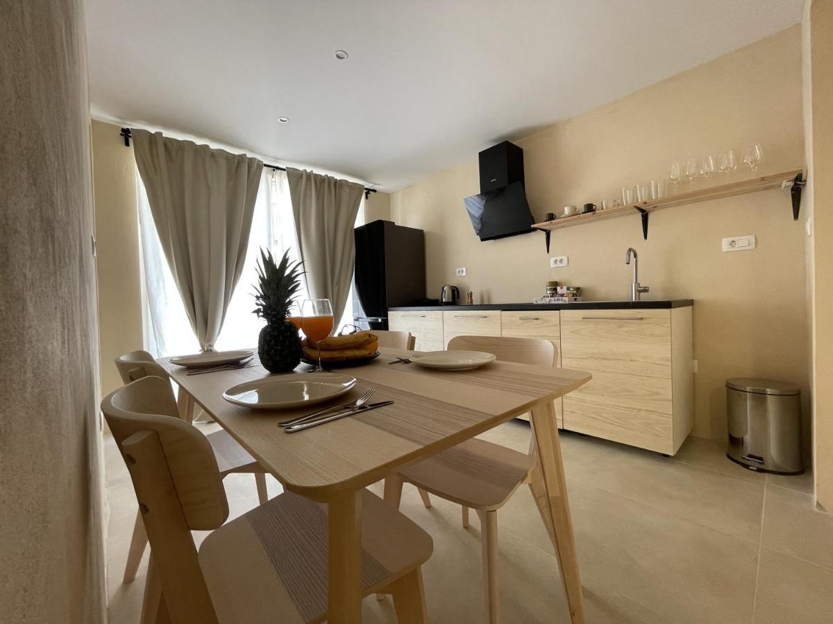 Cozy Apartment Matijas With Private Parking And Terrace スプリト エクステリア 写真