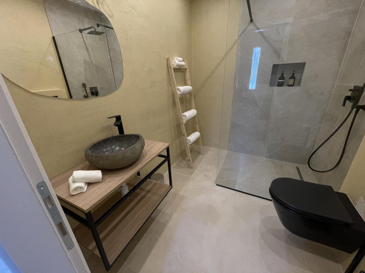 Cozy Apartment Matijas With Private Parking And Terrace スプリト エクステリア 写真